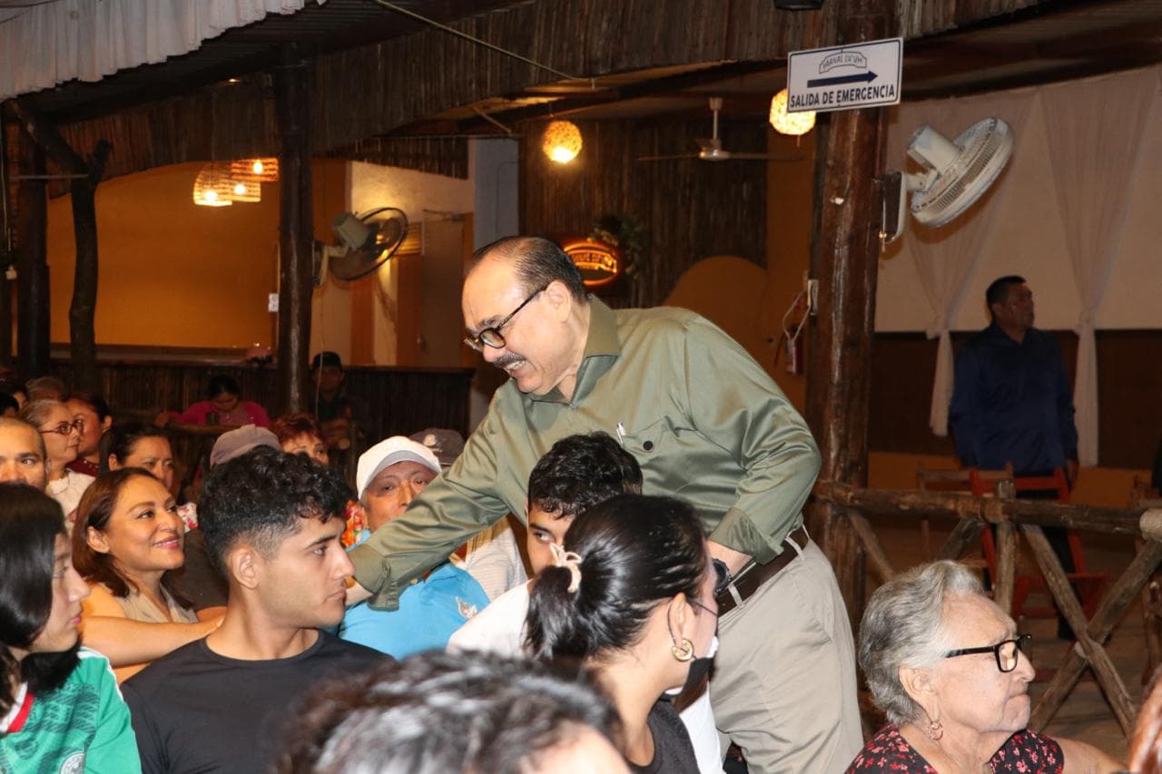 El Senador Jorge Carlos Ramírez Marín visita las colonias de Mérida.